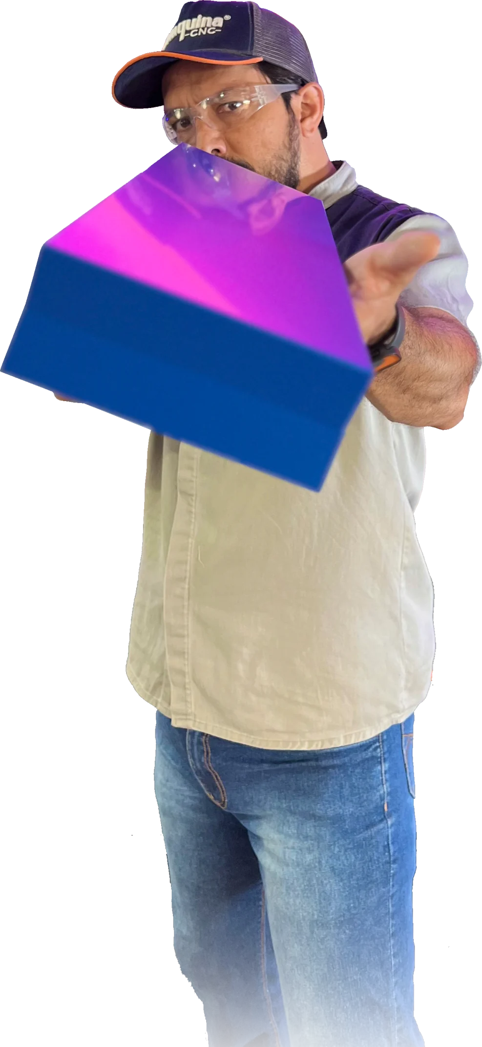 Fernando Gonçalves segurando um módulo de ACM