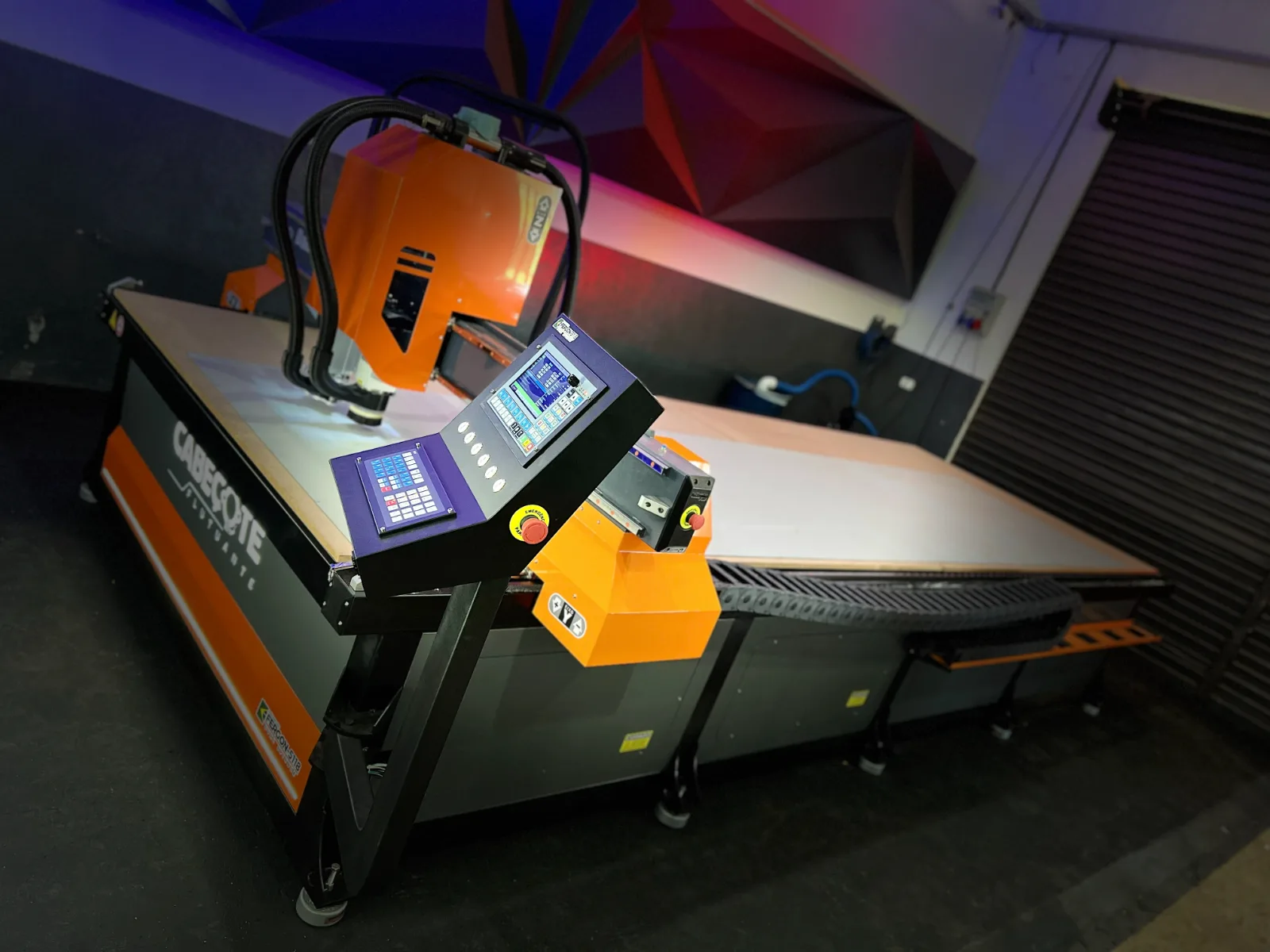 Router CNC DaMaquina em operação