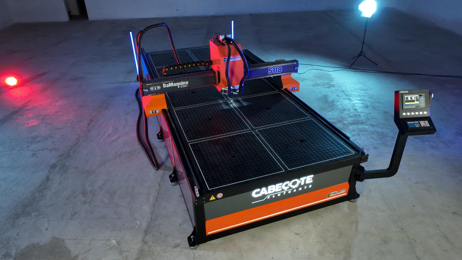Router CNC FerGon-5118 com Cabeçote Flutuante em estúdio