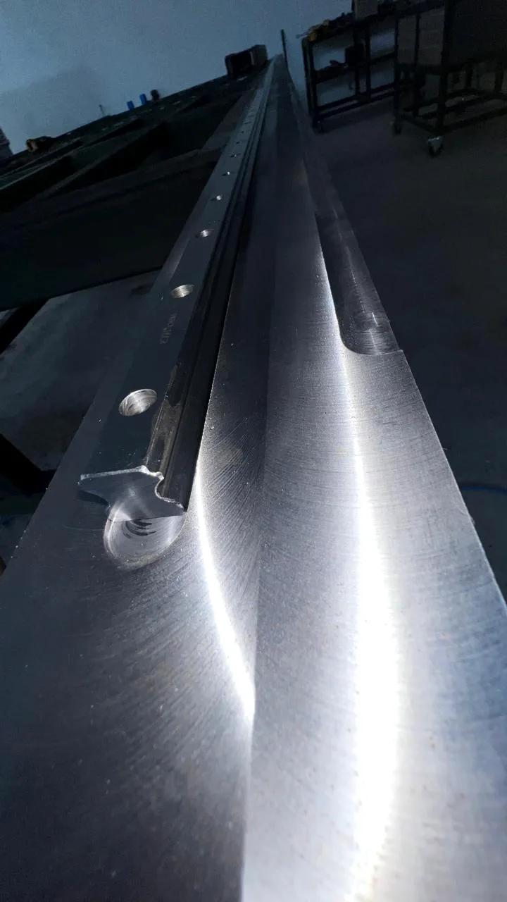 Retífica do eixo Y na fabricação da Router CNC